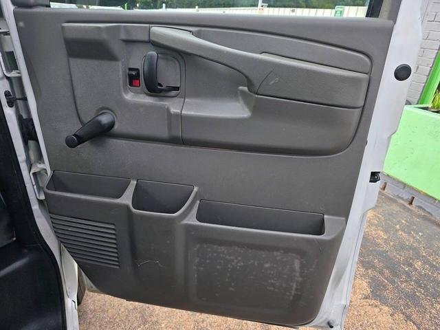 Photo of 2007 Summit White Chevrolet Express 1500