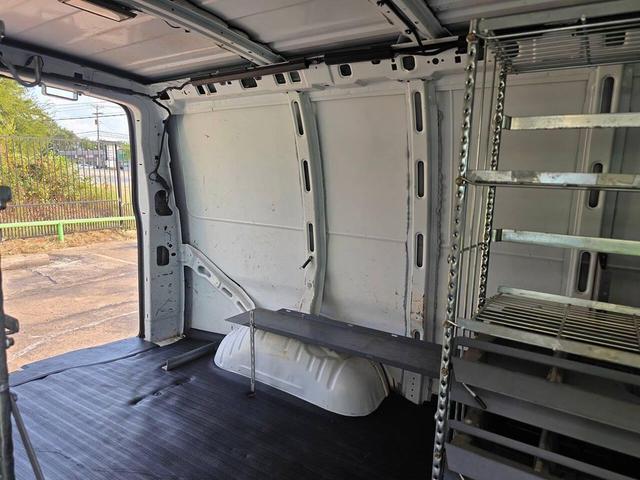 Photo of 2007 Summit White Chevrolet Express 1500