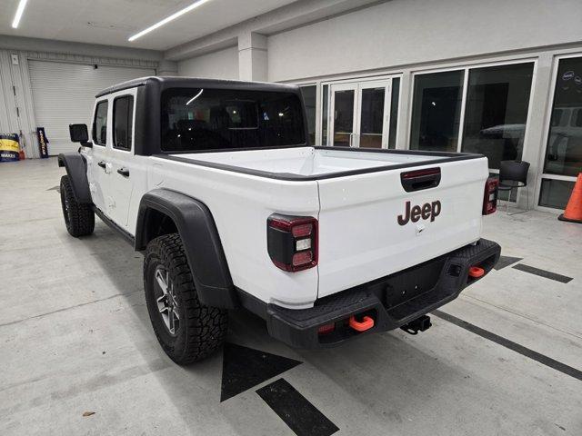 Photo of 2025 Bright White Clearcoat Jeep Gladiator