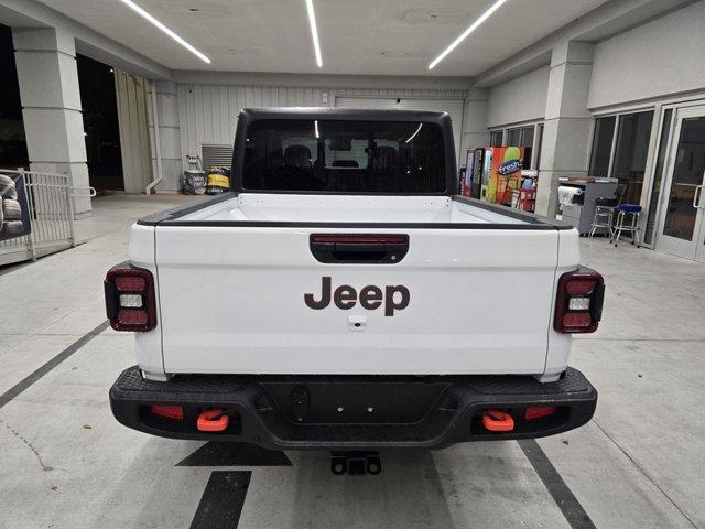 Photo of 2025 Bright White Clearcoat Jeep Gladiator
