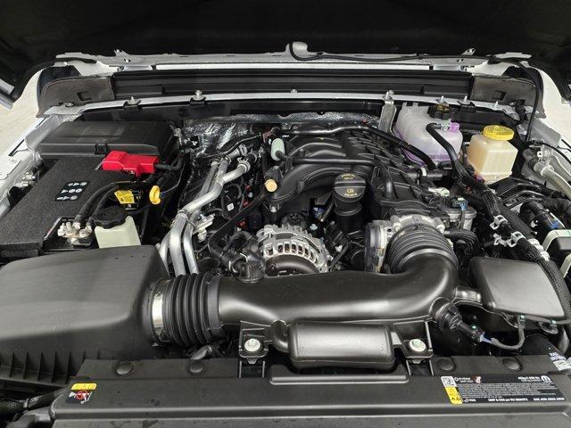 Photo of 2025 Bright White Clearcoat Jeep Gladiator