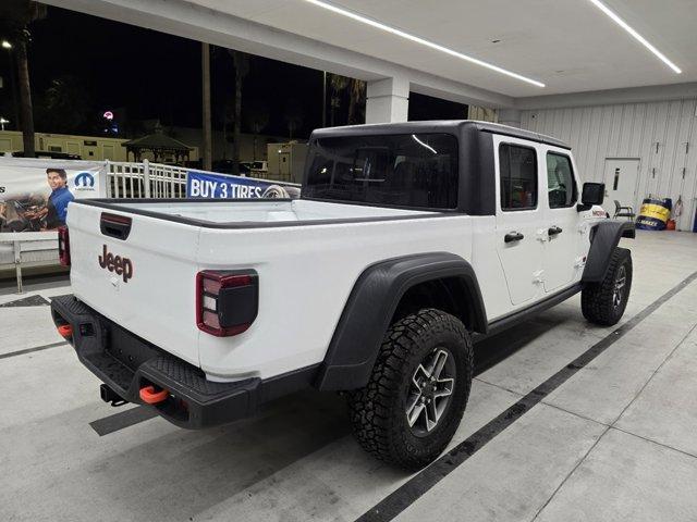 Photo of 2025 Bright White Clearcoat Jeep Gladiator