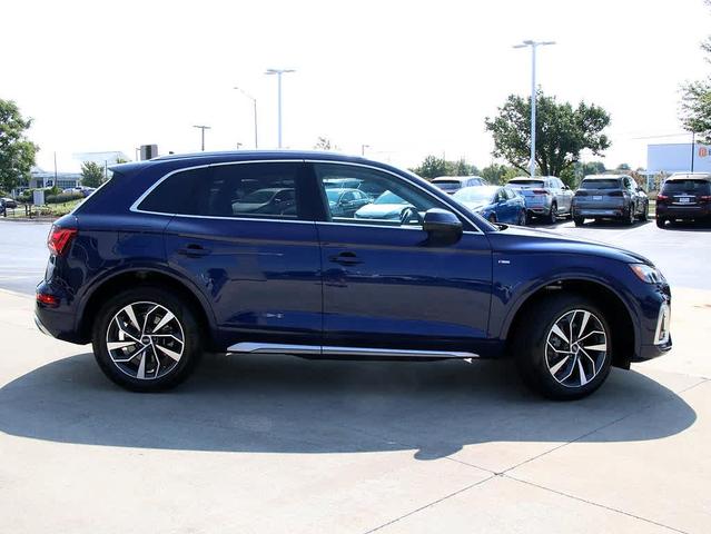 Photo of 2022 Navarra Blue Metallic Audi Q5