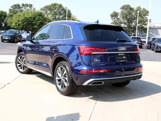 Photo of 2022 Navarra Blue Metallic Audi Q5