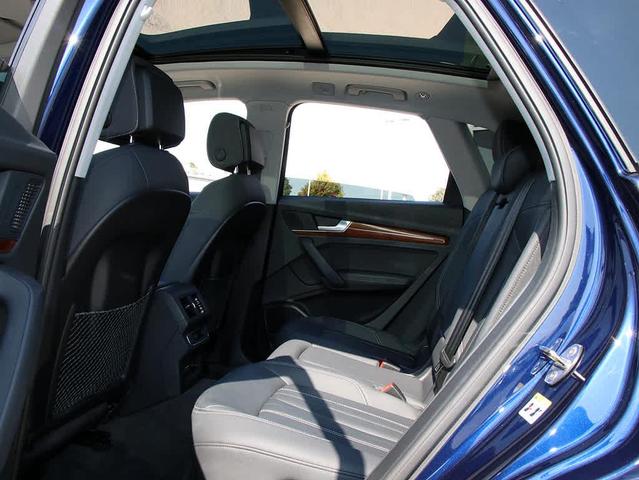 Photo of 2022 Navarra Blue Metallic Audi Q5