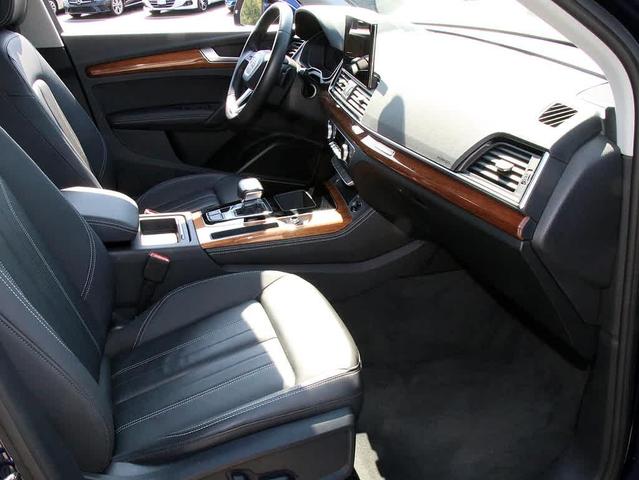 Photo of 2022 Navarra Blue Metallic Audi Q5