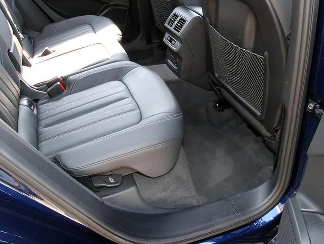 Photo of 2022 Navarra Blue Metallic Audi Q5