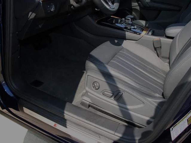 Photo of 2022 Navarra Blue Metallic Audi Q5
