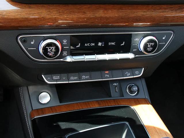 Photo of 2022 Navarra Blue Metallic Audi Q5