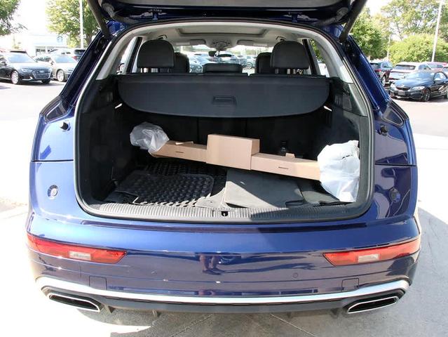 Photo of 2022 Navarra Blue Metallic Audi Q5