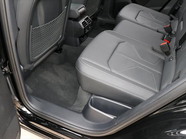 Photo of 2023 Mythos Black Metallic Audi Q3