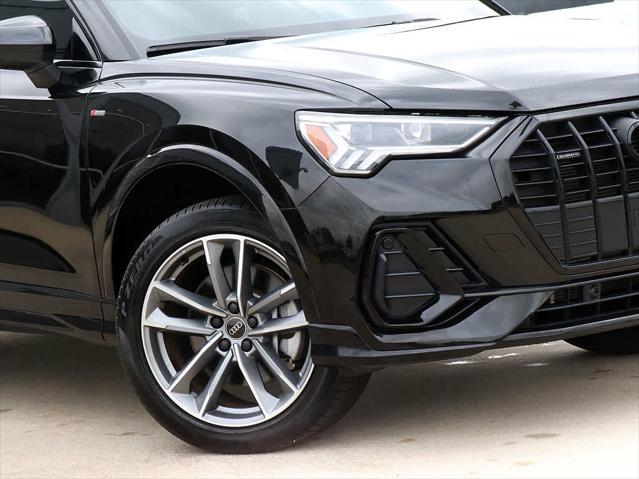 Photo of 2023 Mythos Black Metallic Audi Q3