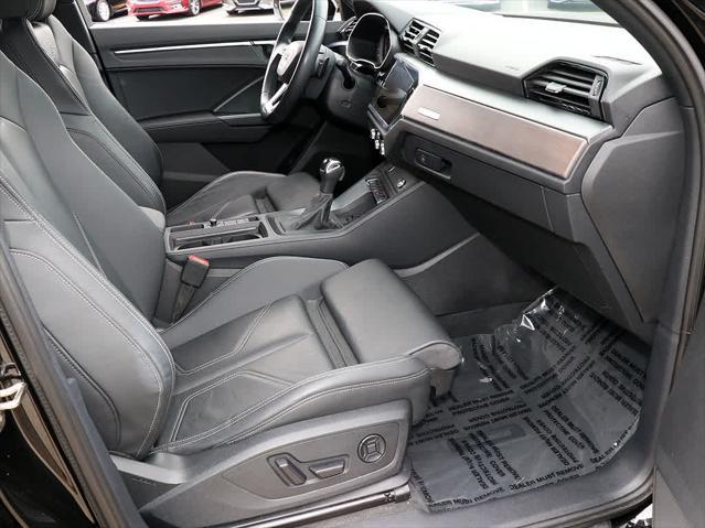 Photo of 2023 Mythos Black Metallic Audi Q3