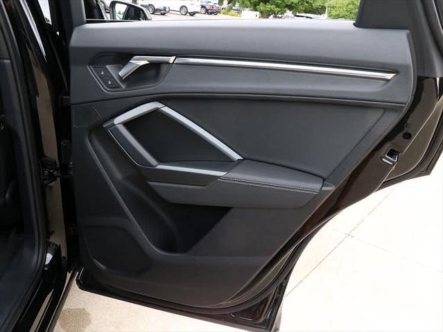 Photo of 2023 Mythos Black Metallic Audi Q3