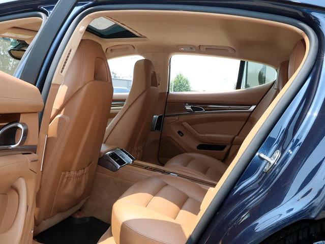 Photo of 2016 Night Blue Metallic Porsche Panamera