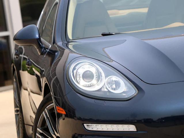 Photo of 2016 Night Blue Metallic Porsche Panamera
