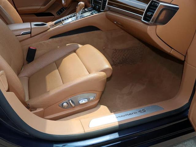 Photo of 2016 Night Blue Metallic Porsche Panamera