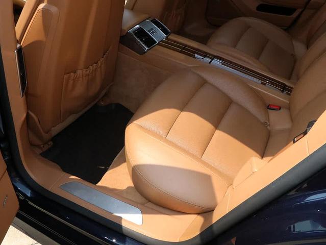 Photo of 2016 Night Blue Metallic Porsche Panamera
