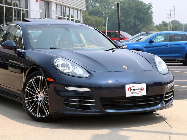 Photo of 2016 Night Blue Metallic Porsche Panamera