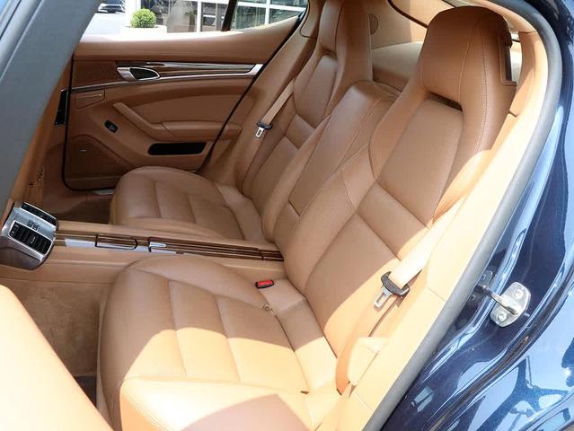 Photo of 2016 Night Blue Metallic Porsche Panamera