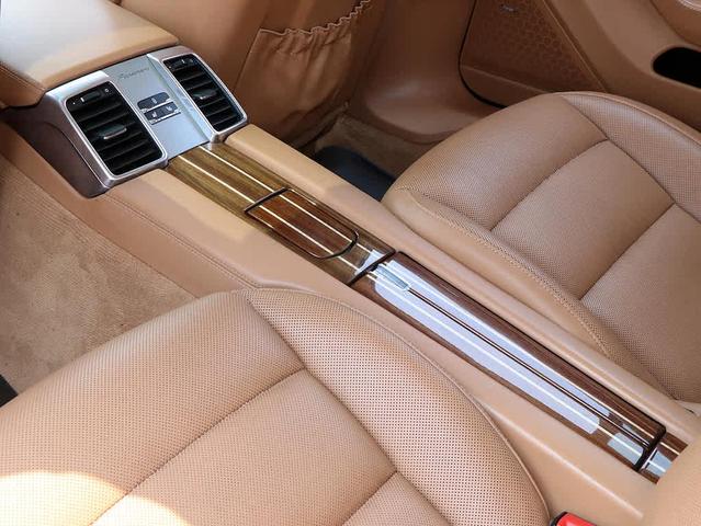 Photo of 2016 Night Blue Metallic Porsche Panamera