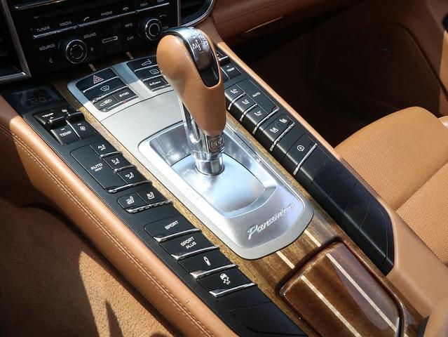 Photo of 2016 Night Blue Metallic Porsche Panamera