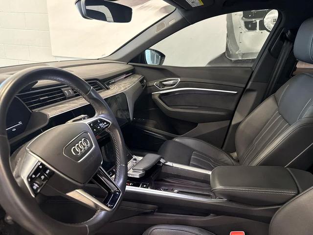 Photo of 2023 NAVARRA BLUE Audi e-tron