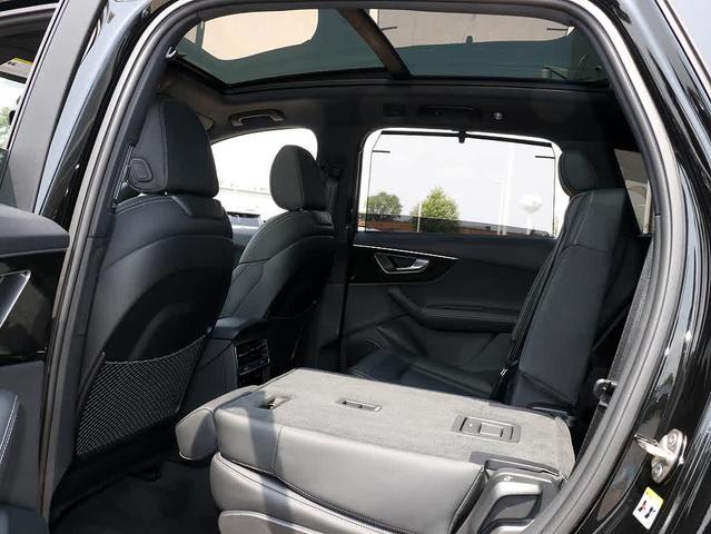 Photo of 2025 MYTHOS BLACK Audi Q7