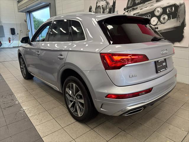 Photo of 2024 Florett Silver Metallic Audi Q5