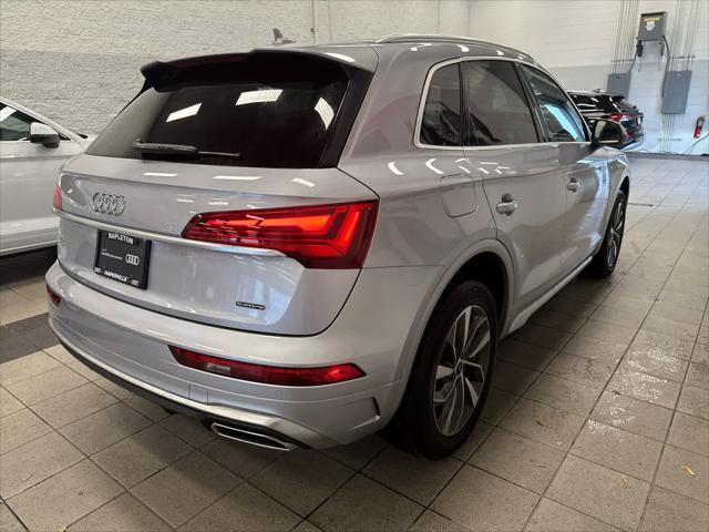Photo of 2024 Florett Silver Metallic Audi Q5
