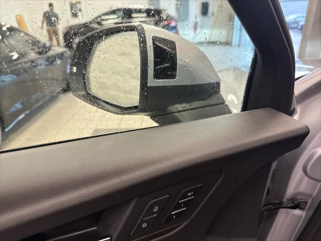 Photo of 2024 Florett Silver Metallic Audi Q5