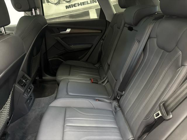 Photo of 2024 Florett Silver Metallic Audi Q5