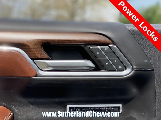Photo of 2023 White Frost Tricoat GMC Sierra 1500