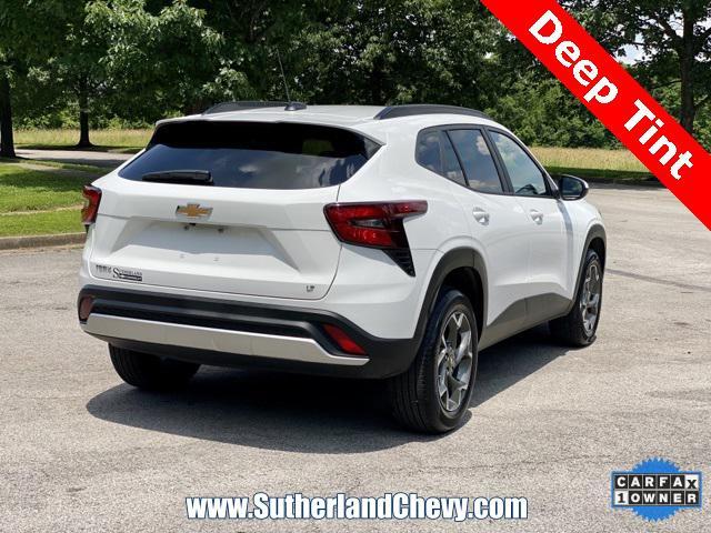 Photo of 2025 Summit White Chevrolet Trax