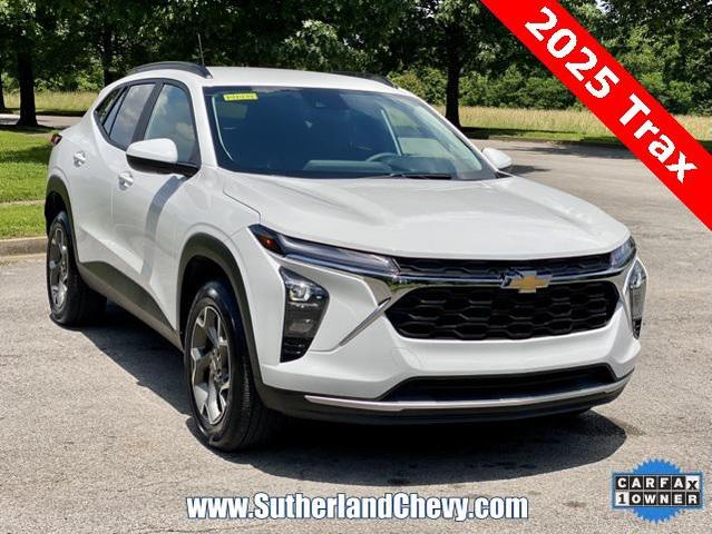 Photo of 2025 Summit White Chevrolet Trax
