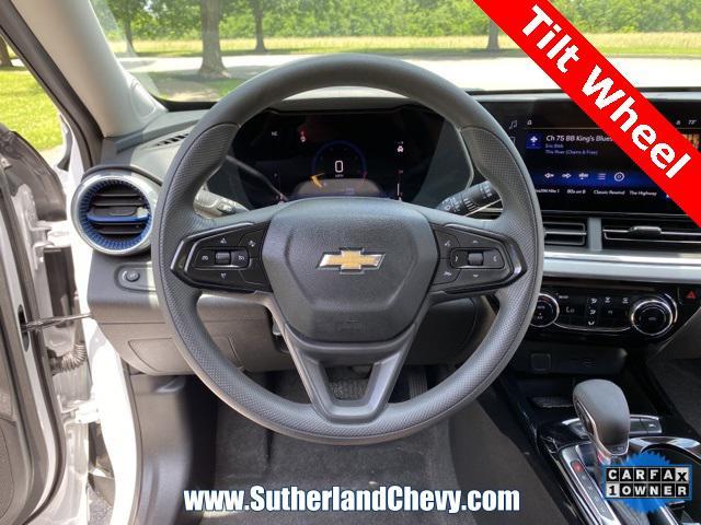 Photo of 2025 Summit White Chevrolet Trax