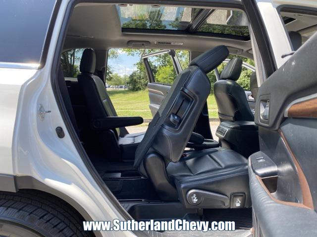 Photo of 2015 Blizzard Pearl Toyota Highlander