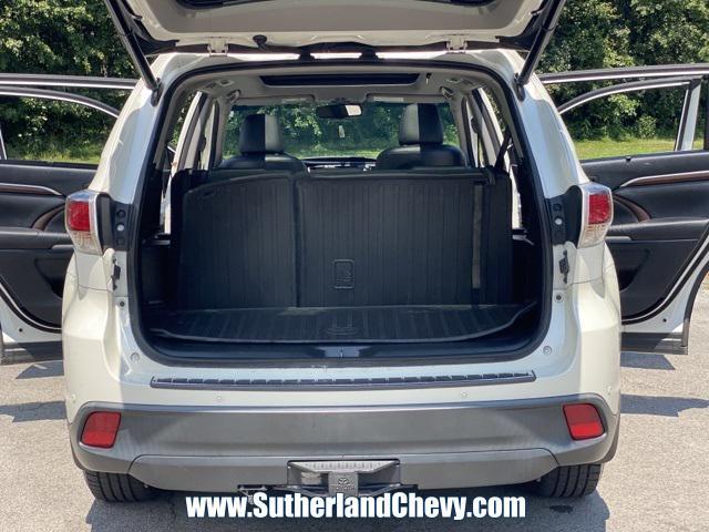 Photo of 2015 Blizzard Pearl Toyota Highlander