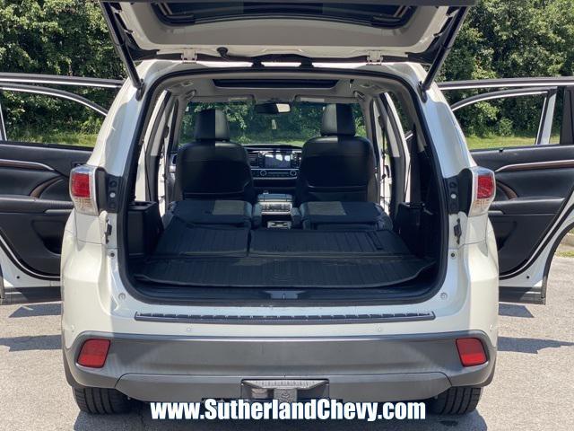 Photo of 2015 Blizzard Pearl Toyota Highlander