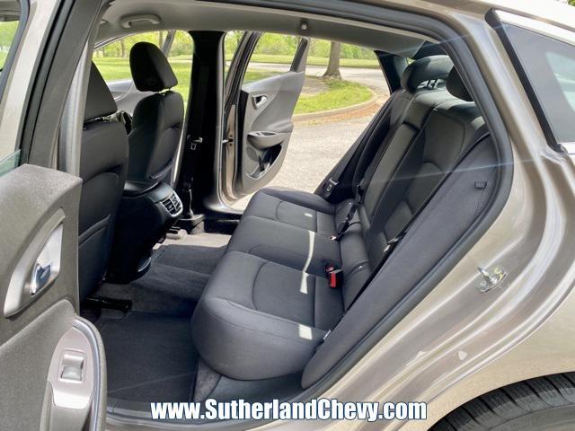 Photo of 2022 Mineral Gray Metallic Chevrolet Malibu