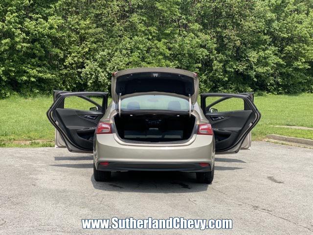 Photo of 2022 Mineral Gray Metallic Chevrolet Malibu