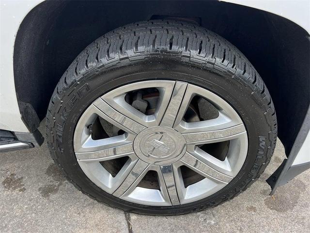 Photo of 2017 Crystal White Tri-Coat Cadillac Escalade ESV