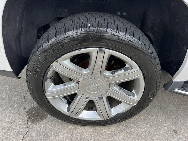 Photo of 2017 Crystal White Tri-Coat Cadillac Escalade ESV