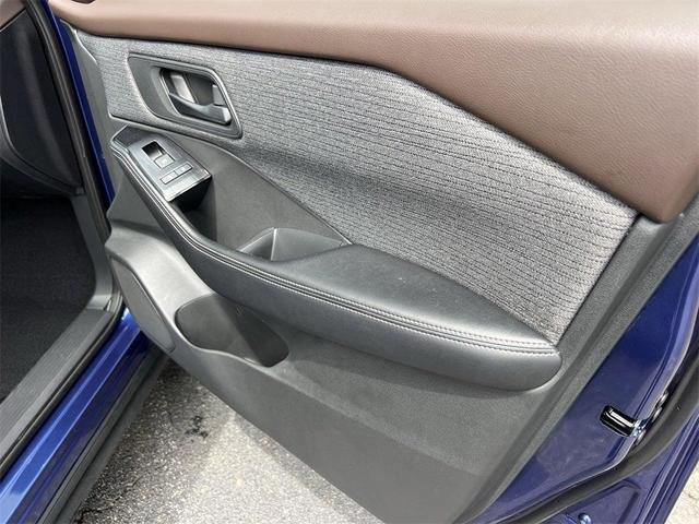 Photo of 2022 Caspian Blue Nissan Rogue