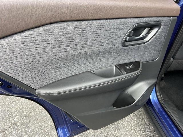 Photo of 2022 Caspian Blue Nissan Rogue