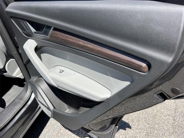 Photo of 2022 Daytona Gray Pearl Effect Audi Q5