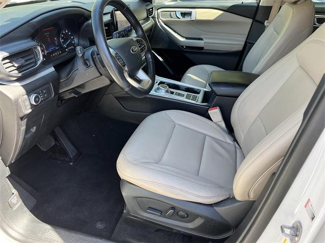 Photo of 2021 White Ford Explorer