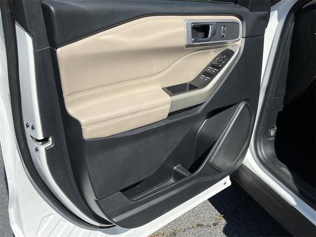 Photo of 2021 White Ford Explorer