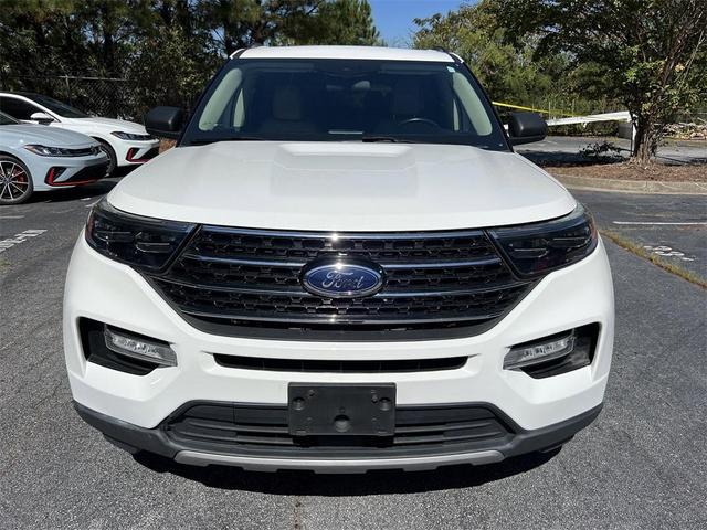 Photo of 2021 White Ford Explorer