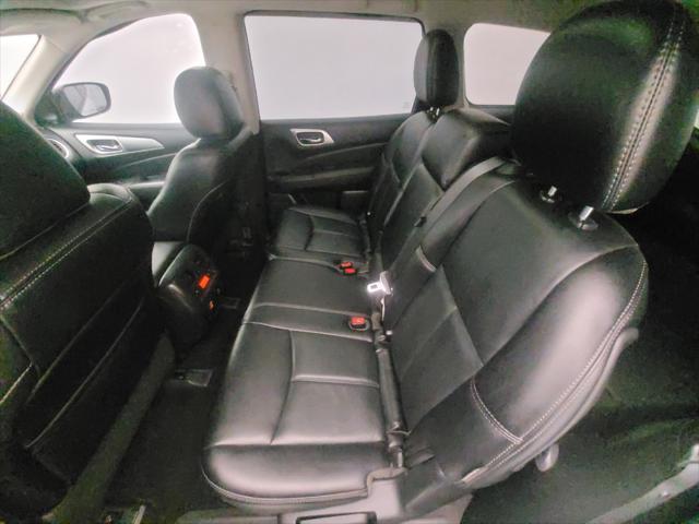 Photo of 2018 Brilliant Silver Nissan Pathfinder